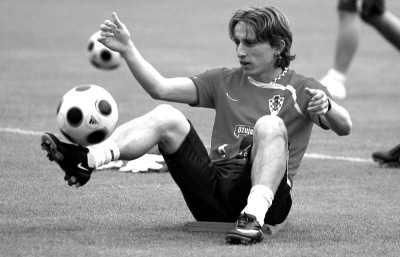 他在成都蓉城是核心队长，如今新东家首秀却被打爆，已成后防软肋